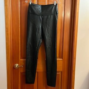 WHITE HOUSE BLACK MARKET RUNWAY LEGGINGS.